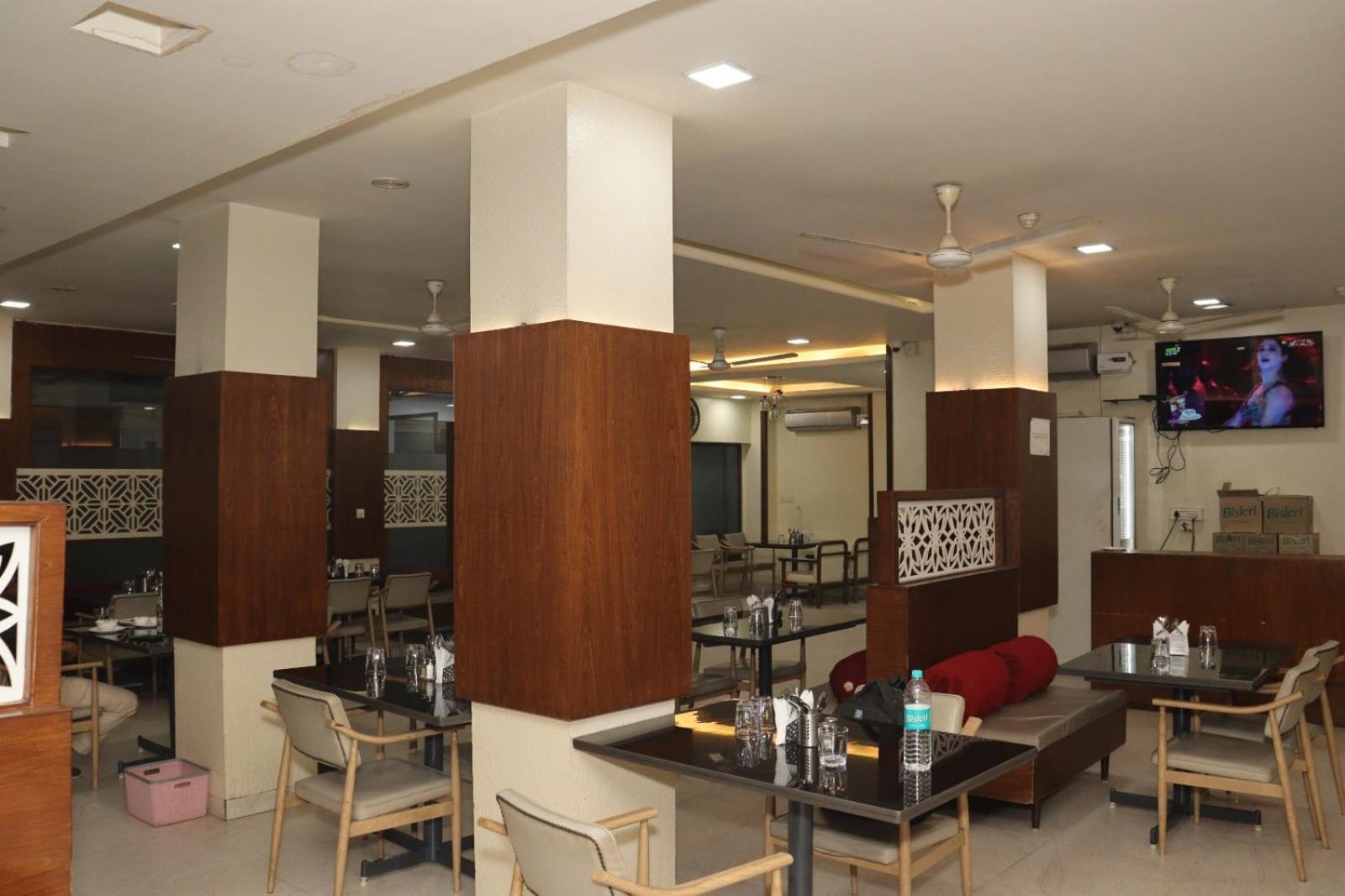 Hotel Raviraj, Chhatrapati Sambhaji Nagar Aurangabad  Exteriör bild
