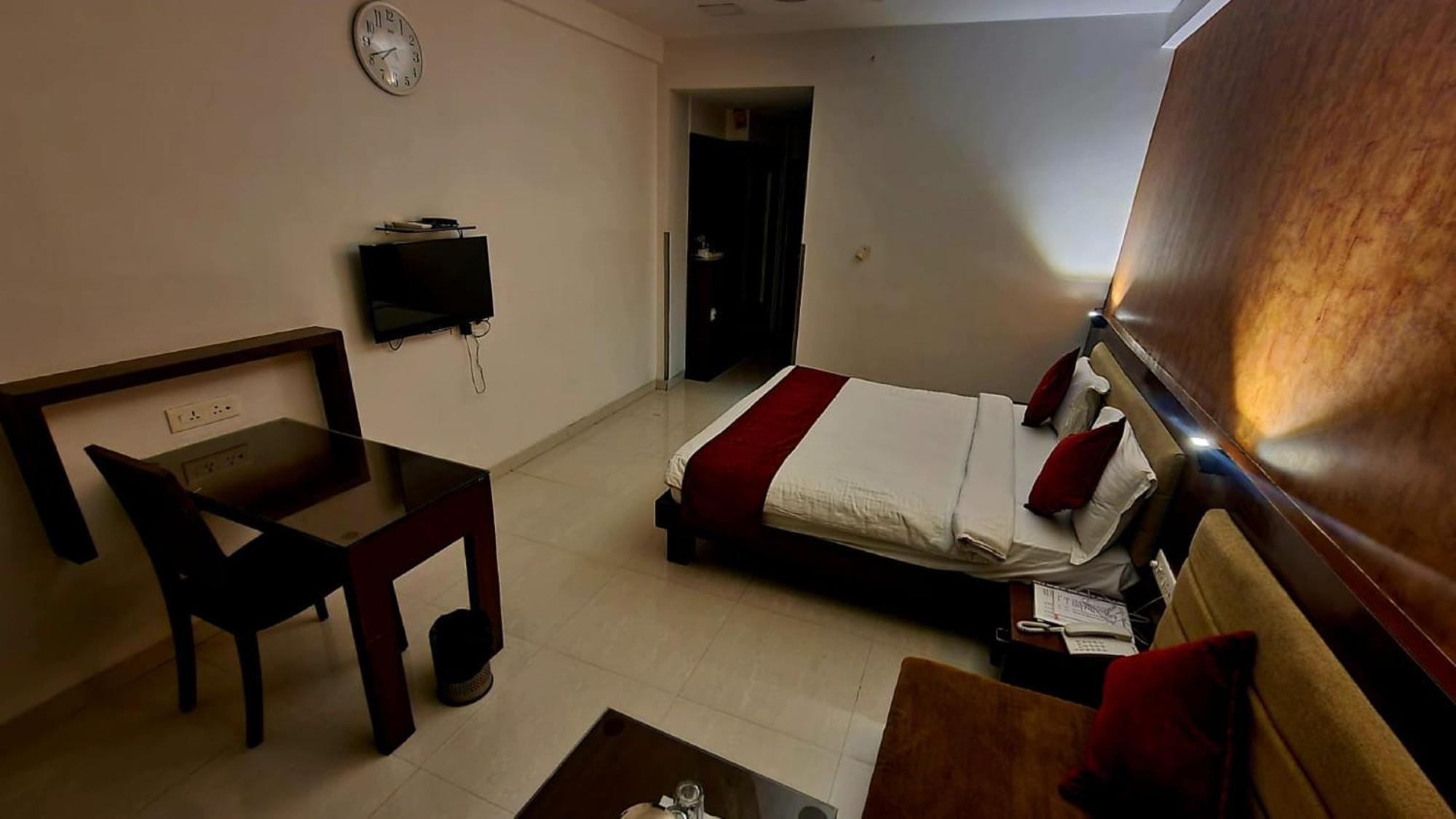 Hotel Raviraj, Chhatrapati Sambhaji Nagar Aurangabad  Exteriör bild