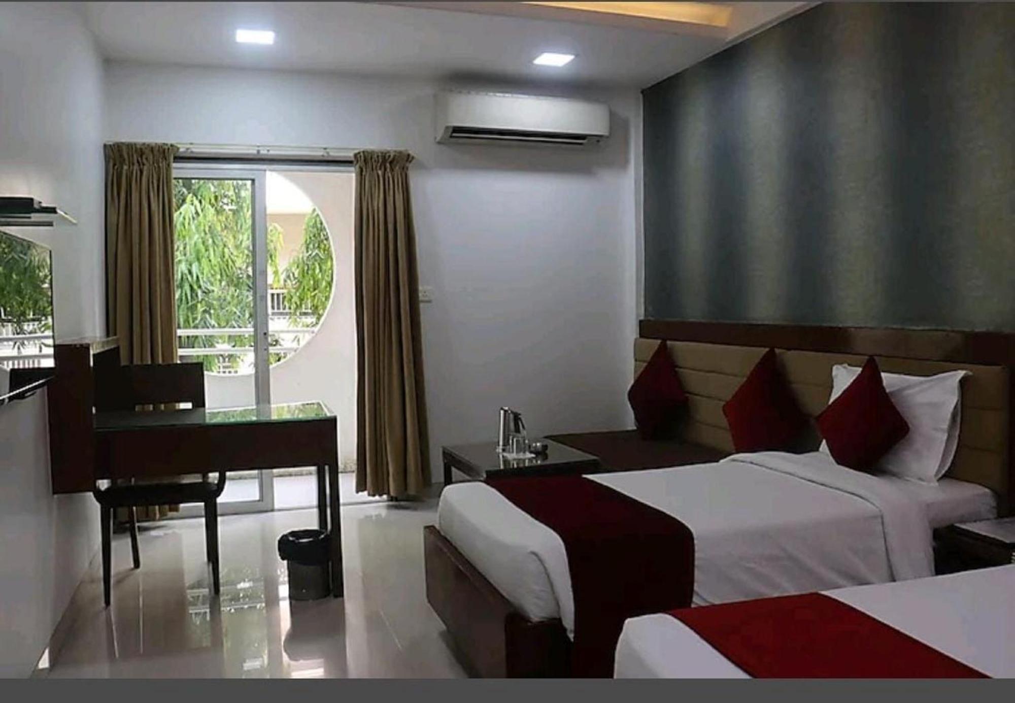Hotel Raviraj, Chhatrapati Sambhaji Nagar Aurangabad  Exteriör bild